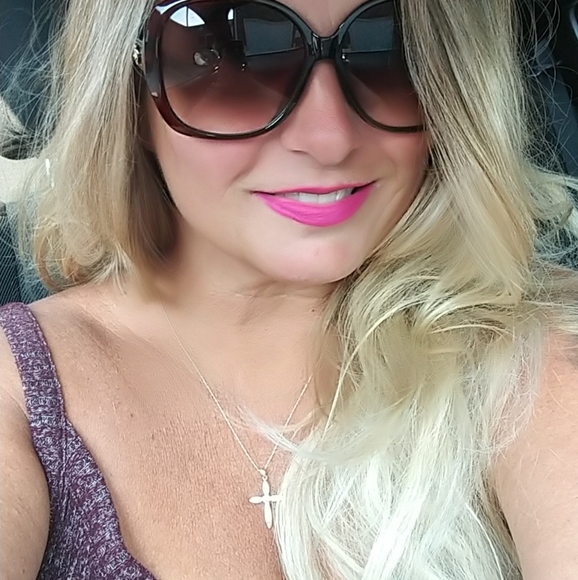 Meet your Posher, Kathy - Picture 2 of 8